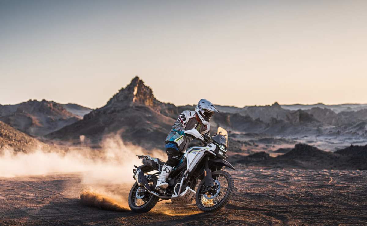 cfmoto 450mt nuevos colores CFMoto 450 MT nuevos colores