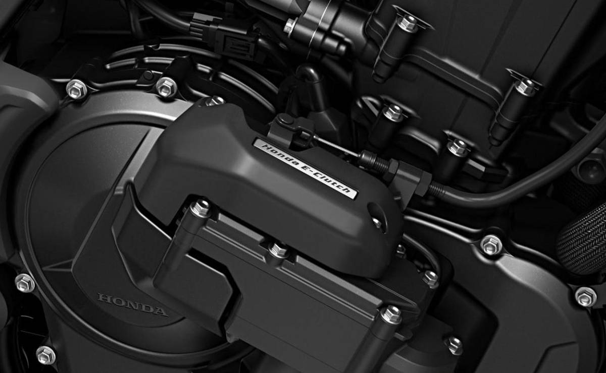 ¿Cómo funciona el sistema E-Clutch en la Honda Transalp 750? 