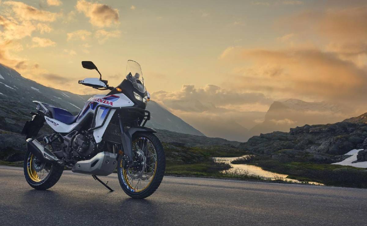 ¿Cómo funciona el sistema E-Clutch en la Honda Transalp 750? 