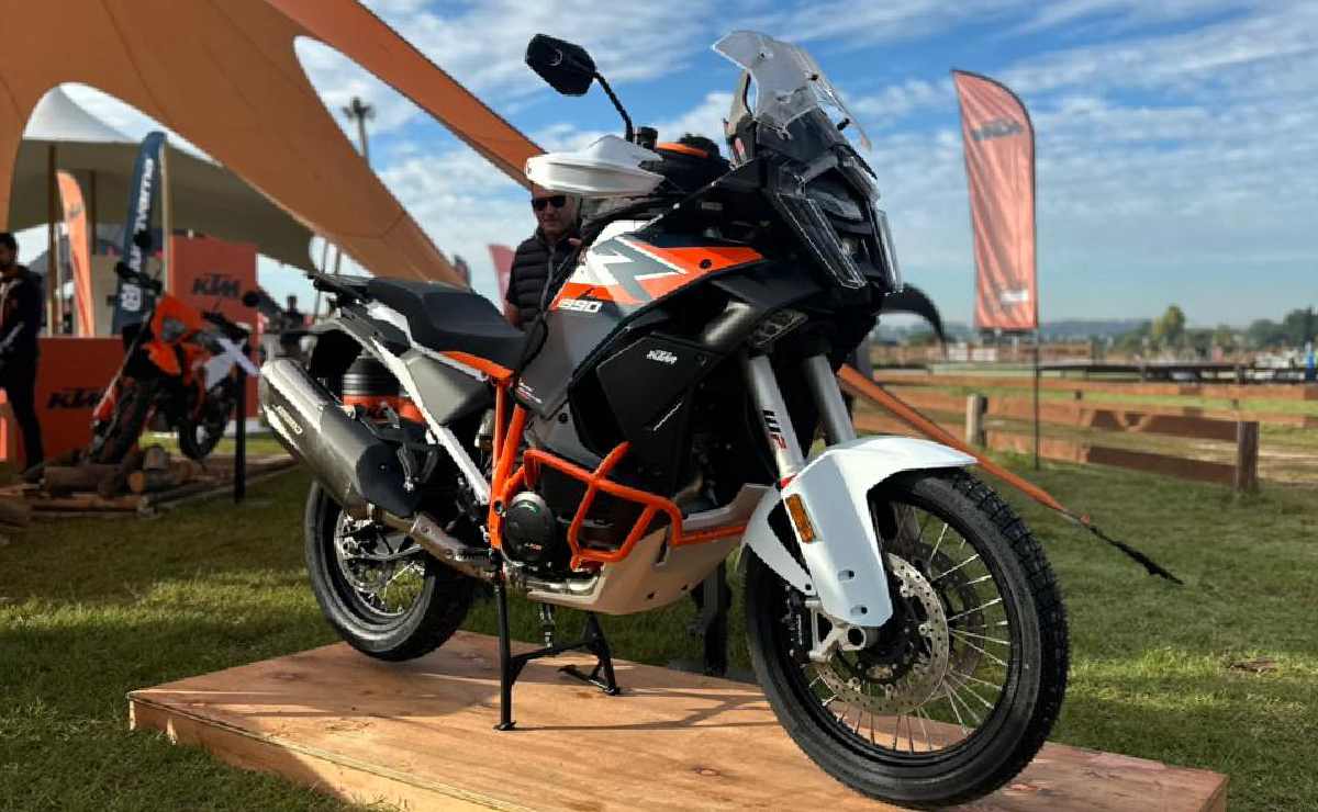KTM presentó su trail más grande con tres versiones: ¿cuánto cuesta cada una?