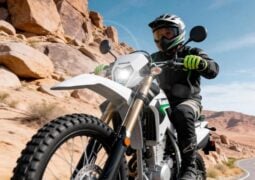 Kawasaki KLX 300 blanca