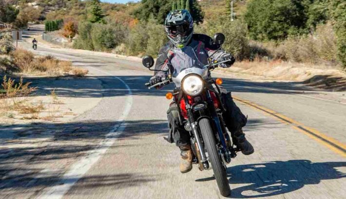 Otoño en moto: los consejos de Royal Enfield para viajar más cómodo y seguro