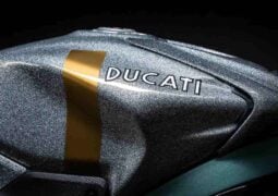 Otra vez, Lewis Hamilton fue viral en su moto: ¿Cómo es su nueva Ducati?