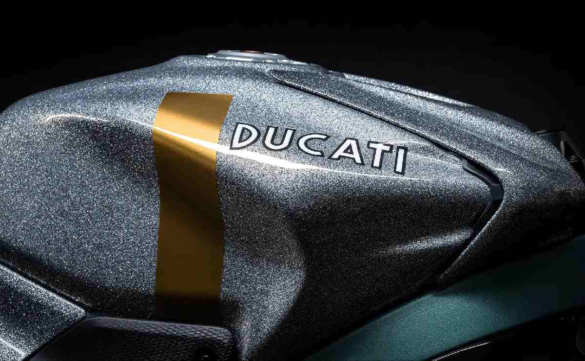 ducati hamilton Otra vez, Lewis Hamilton fue viral en su moto: ¿Cómo es su nueva Ducati?