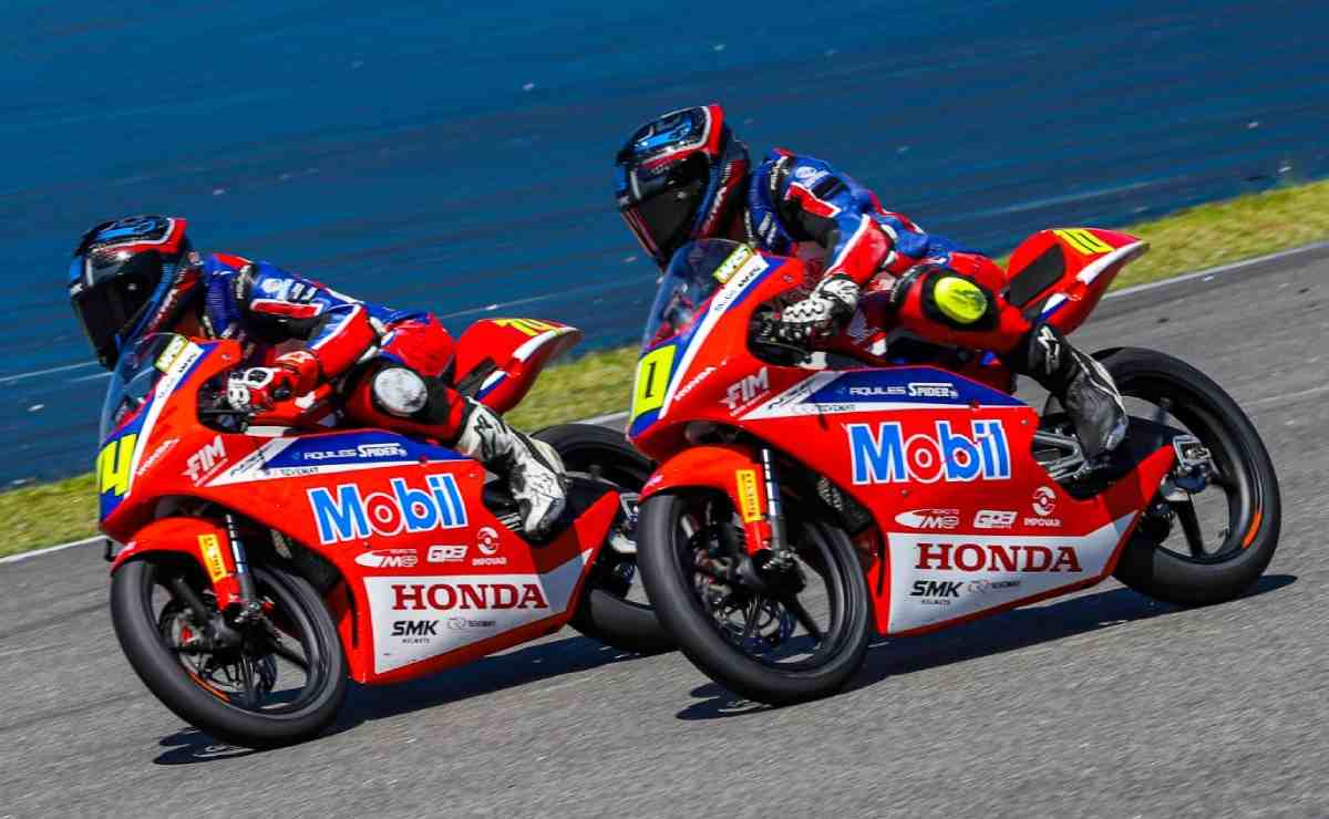 mobil moto4