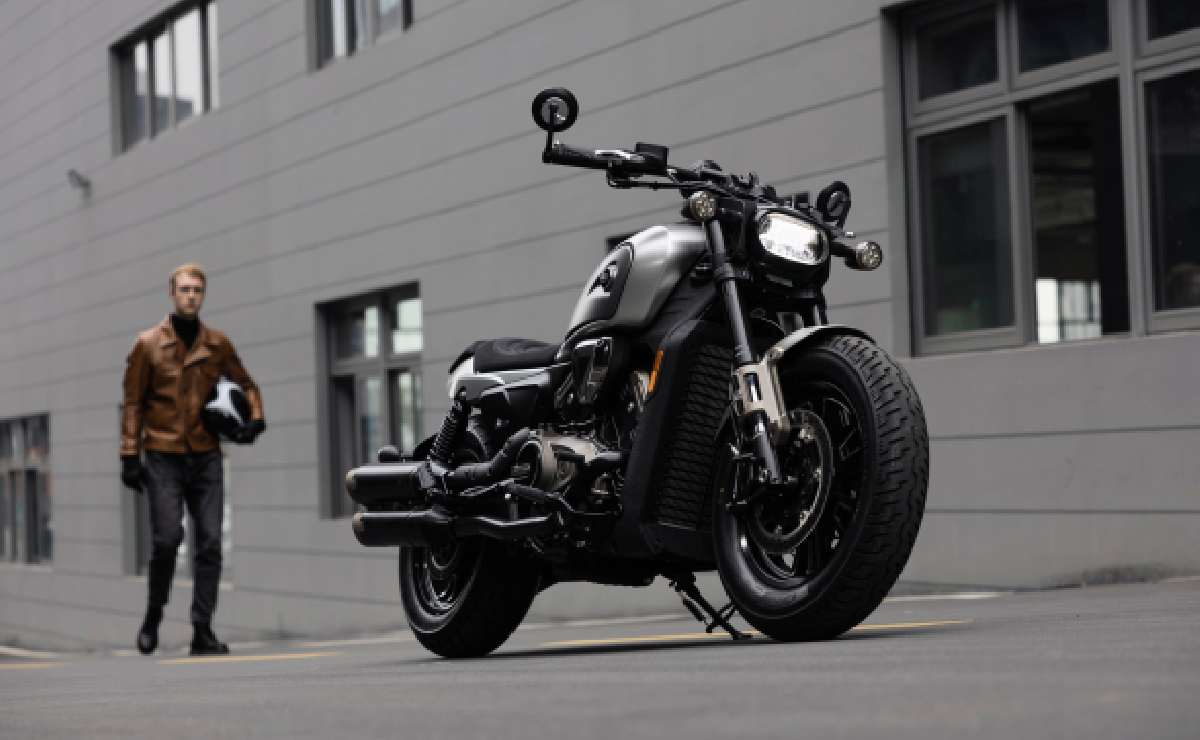 Moto custom QJMotor SRV 600 V4 CVT