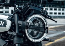 La Husqvarna Vitpilen 401 es una de las mejores opciones de compra como moto urbana, si tenemos en cuenta su precio.