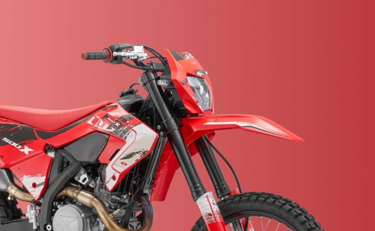 QJMotor tiene en su página oficial una moto de enduro de media cilindrada: ¿cómo es?