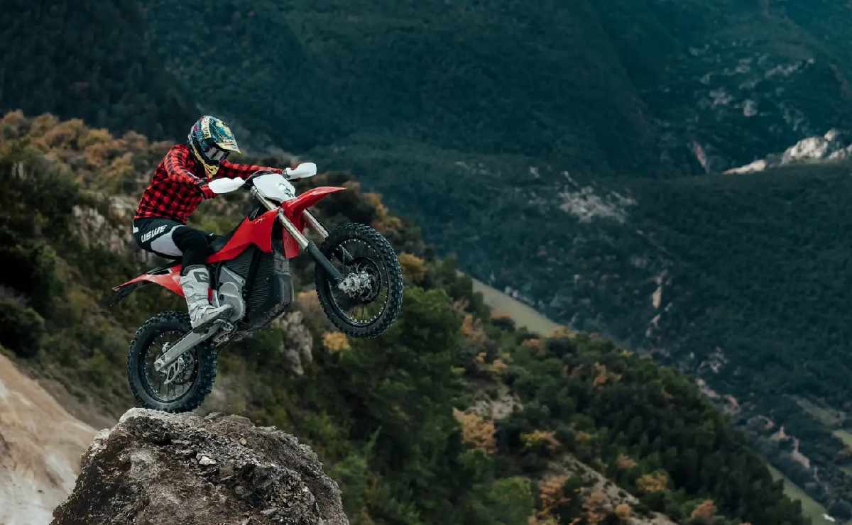 star varg enduro 2 Stark Varg: Un bautismo de fuego para esta moto en el 'Gigante de Hierro'