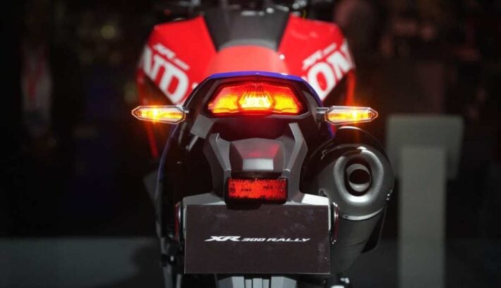 Honda presentó dos nuevas 300 cc: como la Tornado, pero más equipadas