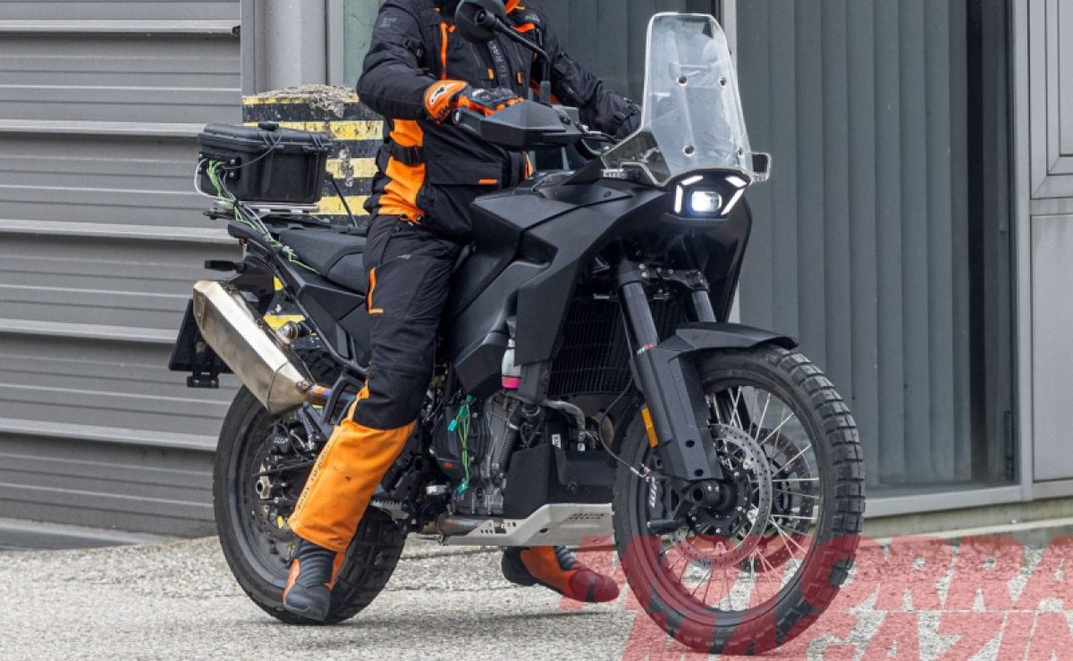 KTM-790-adventure-2027