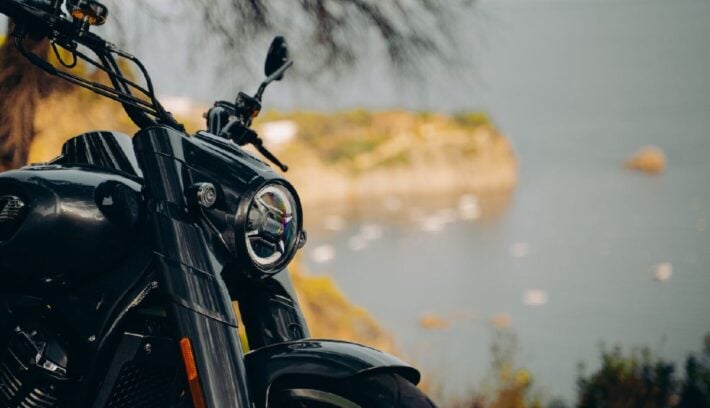 Rieju Coaster: Esta nueva Custom con cambio automático y ADN tecnológico se vende por un precio atractivo