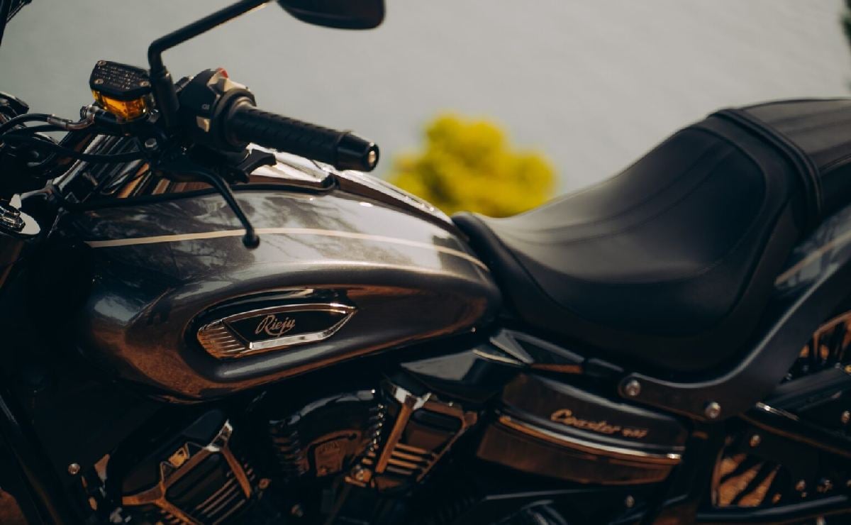 Rieju Coaster: Esta nueva Custom con cambio automático y ADN tecnológico se vende por un precio atractivo
