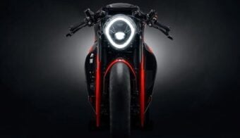 Una moto que transforma su carrocería en luz