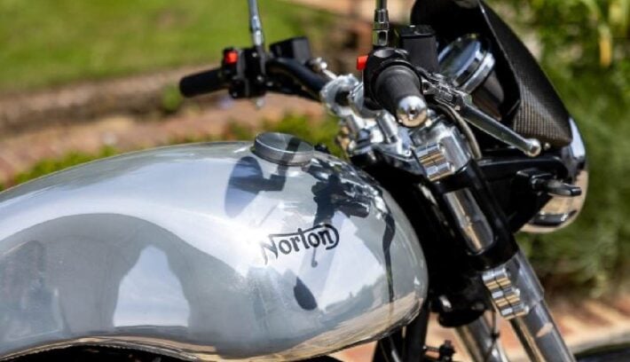 Esta moto histórica saldrá a subasta por más de 24.000 euros Norton Dominator