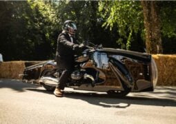 Goodwood 2026: las motos ganan protagonismo con Suzuki, Honda, Aston Martin y Royal Enfield