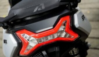 Aeontek SRT 300 X vs Yamaha Xmax 300