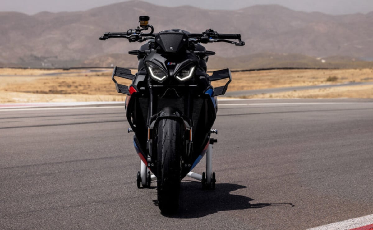 bmw desaf a los l mites de una naked con 2 bmw desaf a los l mites de una naked con 2