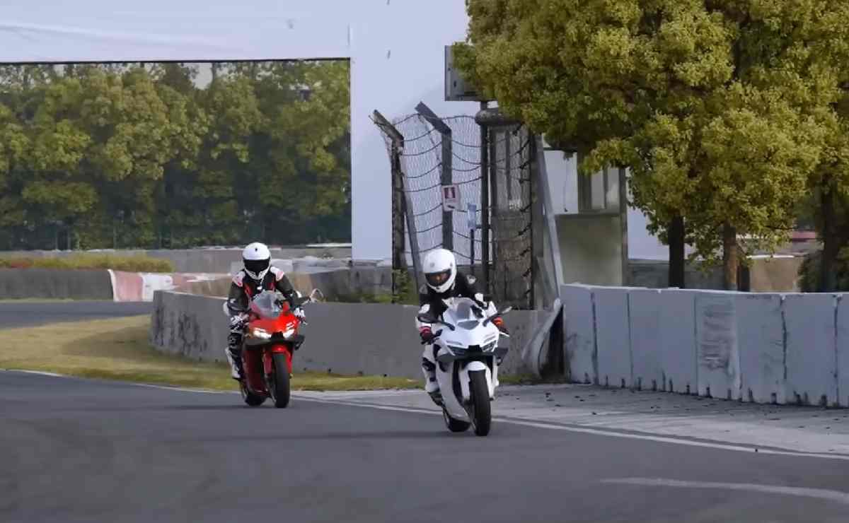 moto china zxmoto vs ducati 1 Moto china ZXMoto 820R vs Ducati Panigale