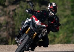 Ducati renueva su moto trail "más deportiva": 170 CV y diseño MotoGP