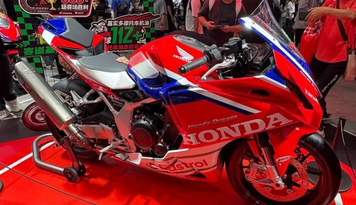Honda CBR500R FOUR Racing Color: la deportiva de cuatro cilindros se viste de MotoGP