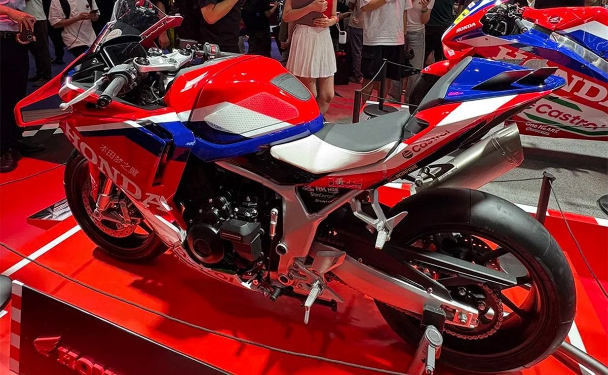Honda CBR500R FOUR Racing Color: la deportiva de cuatro cilindros se viste de MotoGP
