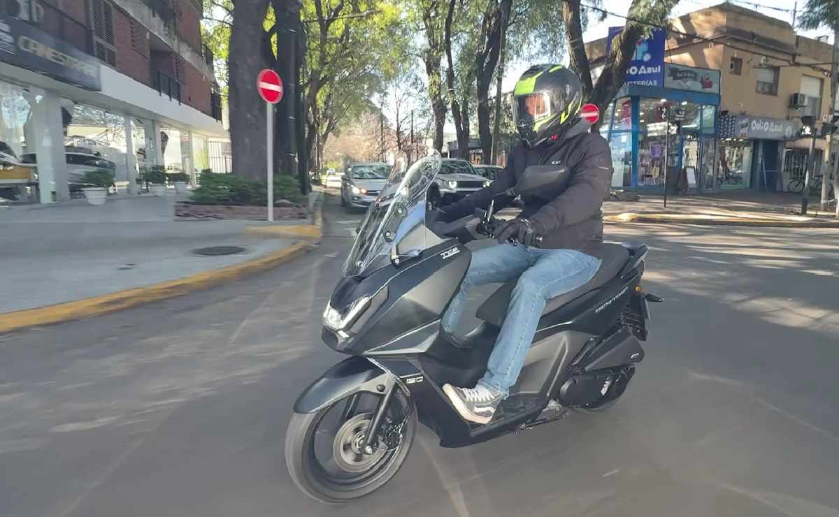 Kymco SkyTown 150 test ride