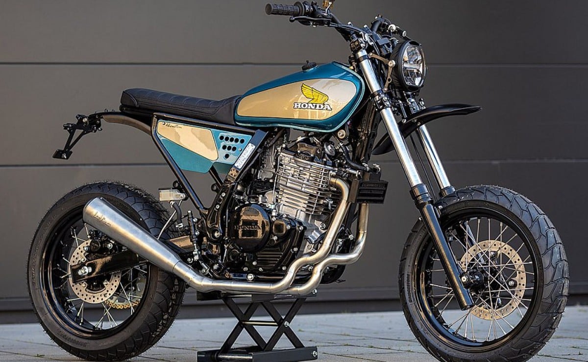 La NX650 fea de Honda: la trail de los 90 que hoy se convierte en la supermoto perfecta