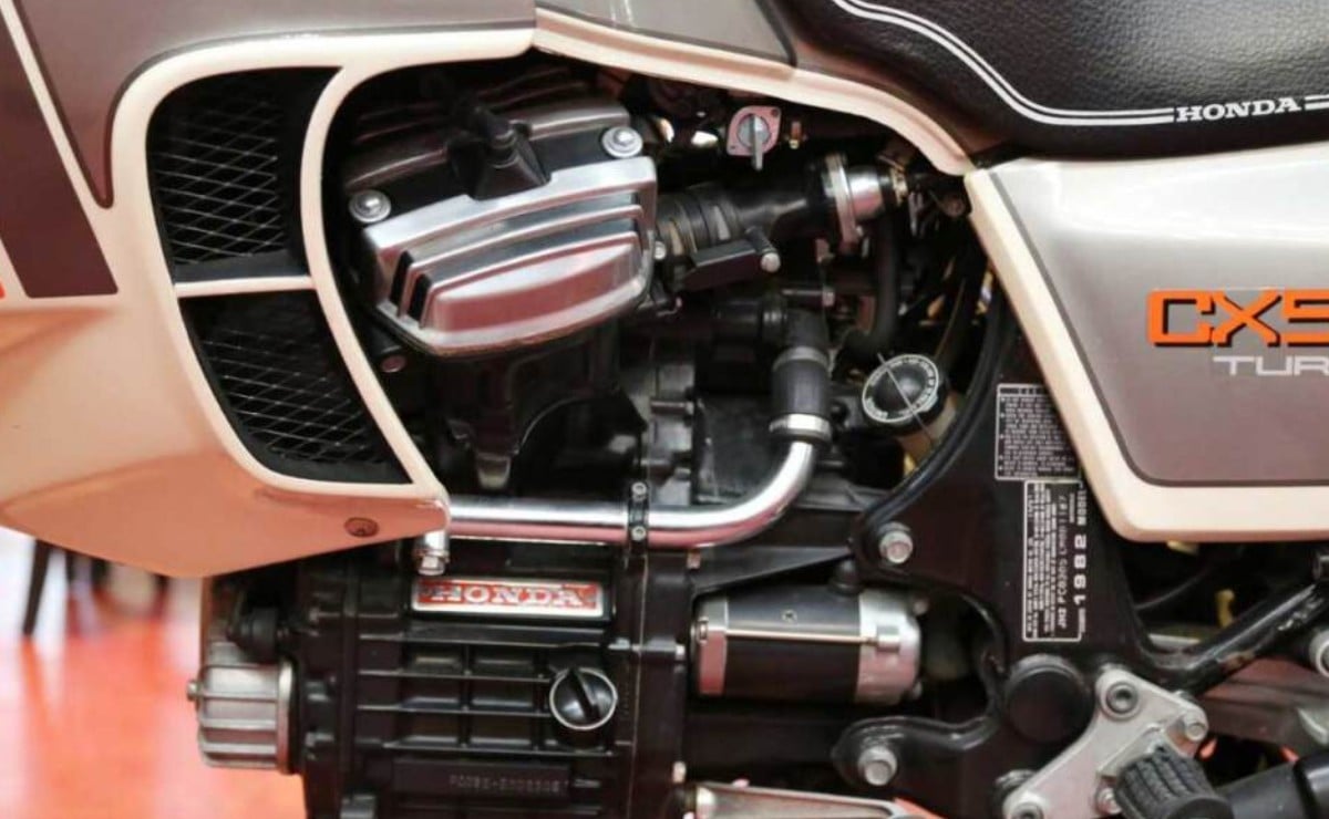 por qu yamaha suzuki y kawasaki llegaro 1200x740 1 La primera moto turbo de la historia: 80 CV, 206 km/h y por qué Yamaha, Suzuki y Kawasaki