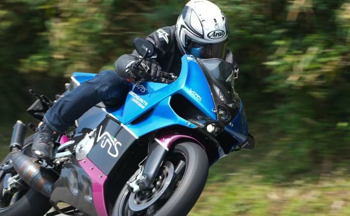 75 cv y 122 kg en dos tiempos la moto qu