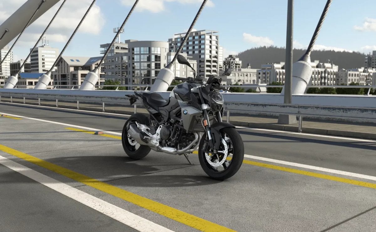 bmw f900 black edition2 BME F900 Black Edition