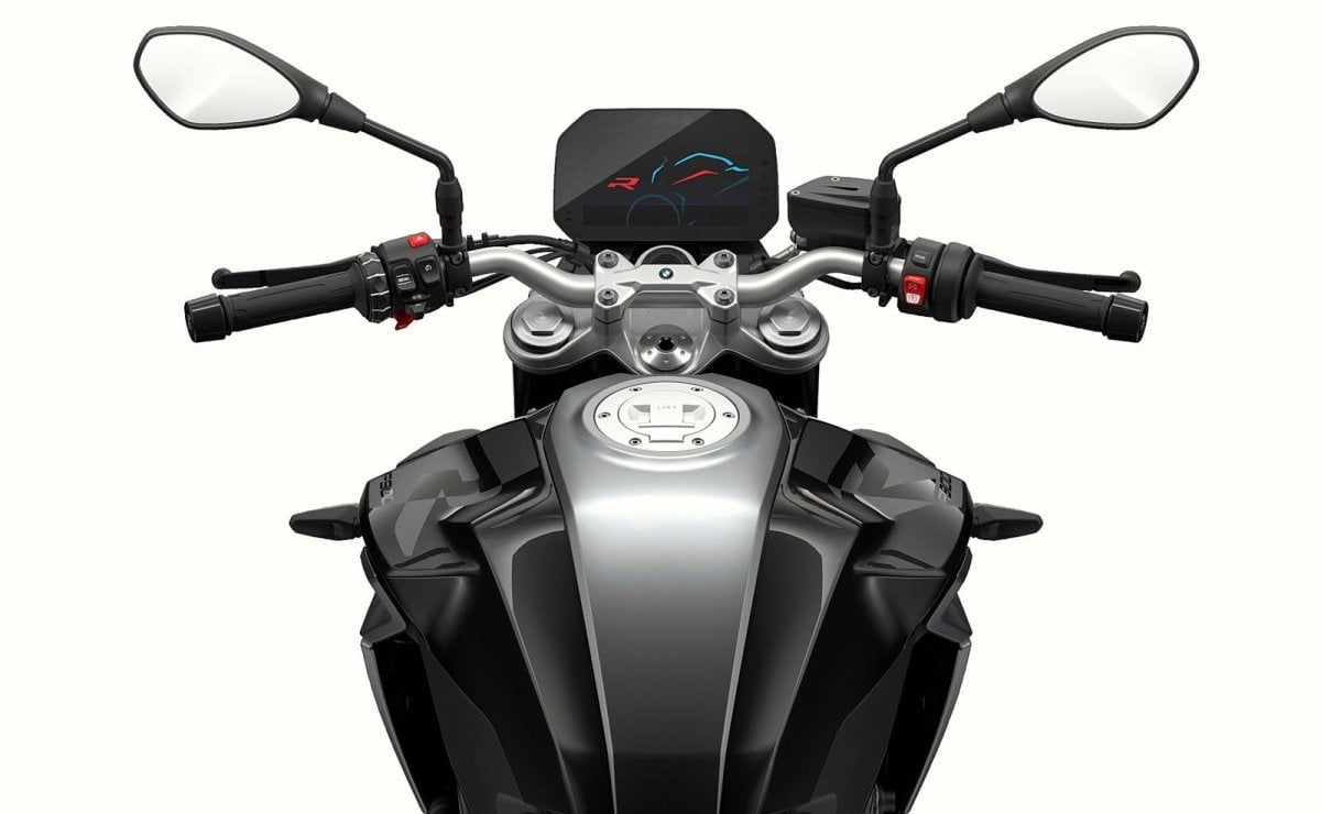 bmw f900 black edition4 BME F900 Black Edition