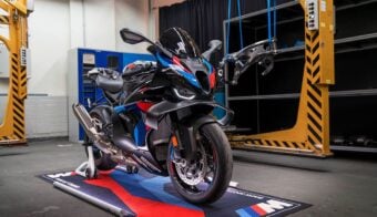 BMW M 1000 RR 2027: nuevo chasis de aluminio y 1,3 kilos menos