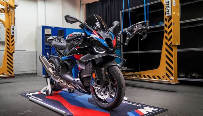 BMW M 1000 RR 2027: nuevo chasis de aluminio y 1,3 kilos menos