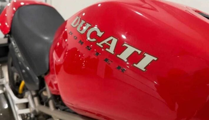 Menos de 20 km en 33 años: esta moto diseñada por un argentino se vende en un estado único