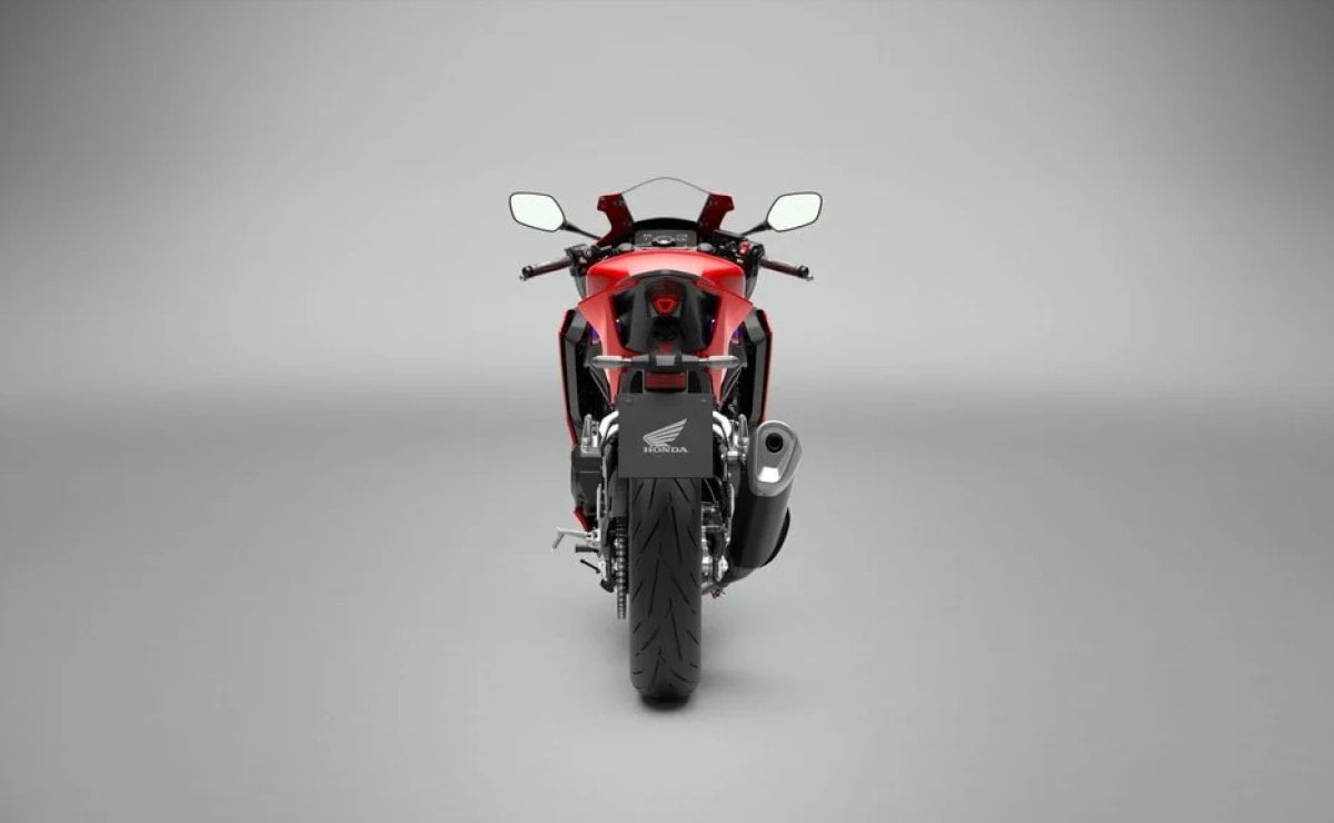 honda cbr500r four4 Esta 500 cc es la respuesta de Honda a las deportivas chinas de cuatro cilindros