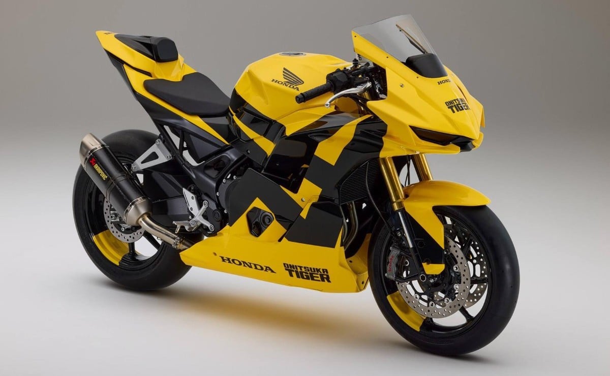 honda escondi en la semana de la moda de 1200x740 1 Honda escondió en la Semana de la Moda de Milán una CBR750R de 91 CV con frenos Brembo