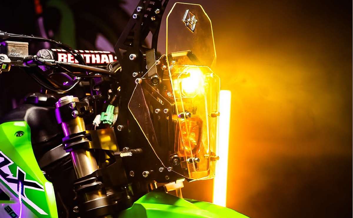 La Kawasaki KLX 300 se transforma en una moto de Rally