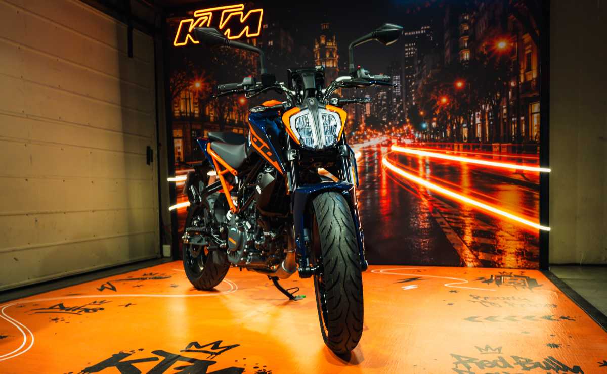 KTM Duke Red Bull
