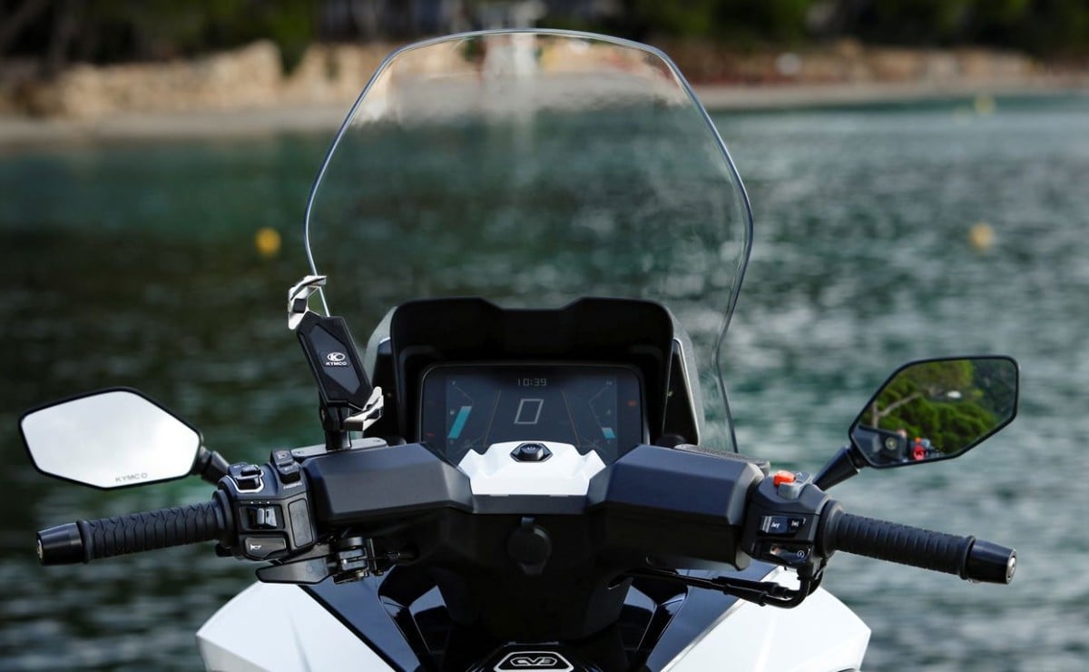 kymco cv3 2026 51 cv 3 ruedas y cuesta 2 1200x740 1 Kymco CV3 2026: 51 CV, 3 ruedas y cuesta 2.000 € menos que la Yamaha TMAX