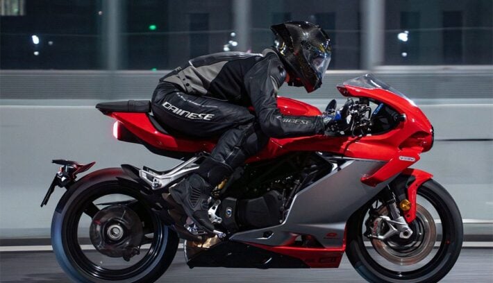 Esta moto china "se inspira" en una deportiva tialiana, pero vale casi la mitad