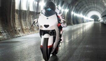 moto deportiva motor yamaha2 ¿La deportiva mediana más potente?: motor Yamaha, compresor y aerodinámica de carreras