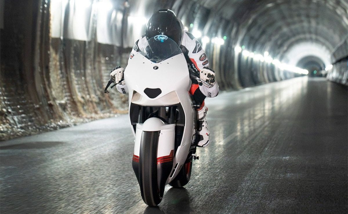 ¿La deportiva mediana más potente?: motor Yamaha, compresor y aerodinámica de carreras