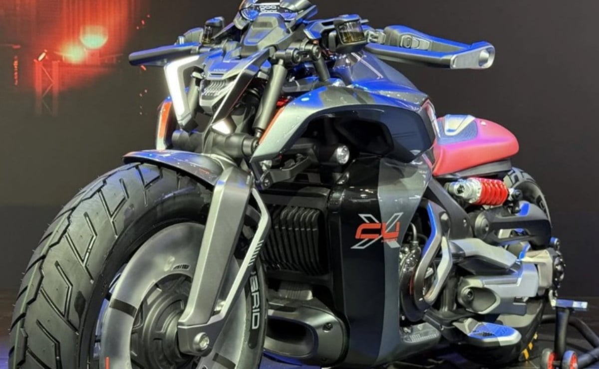 voge cu x la cruiser con tres motores qu