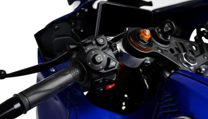 Yamaha R7