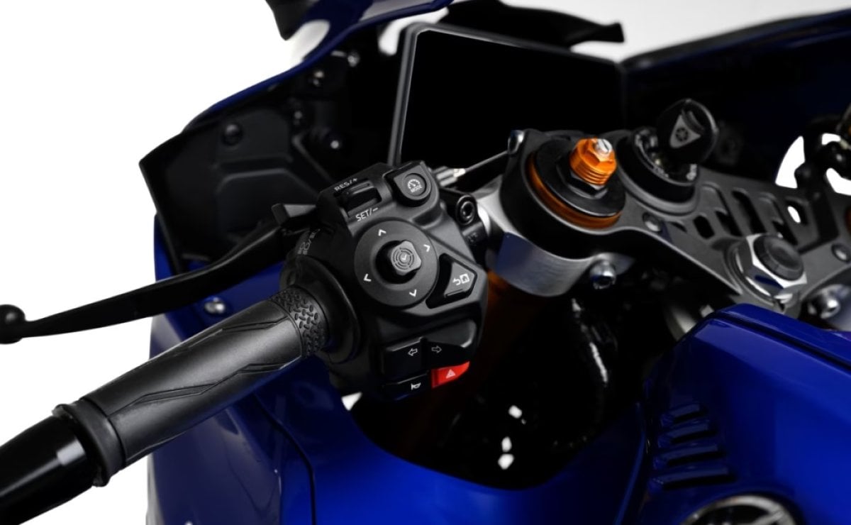 Yamaha R7