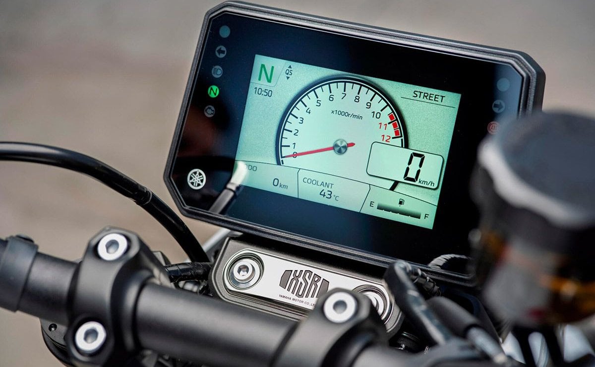 Yamaha XSR900 2027: Un Salto al Pasado con el Retorno del Rosa y Tecnología Moderna
