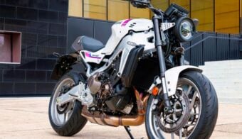 Yamaha XSR900 2027: Un Salto al Pasado con el Retorno del Rosa y Tecnología Moderna
